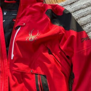 Spyder hooded ski coat Excellent condition Thinsulate